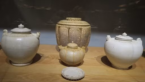 Выставка знакомит с двумя тысячелетиями вьетнамской керамики ảnh 1