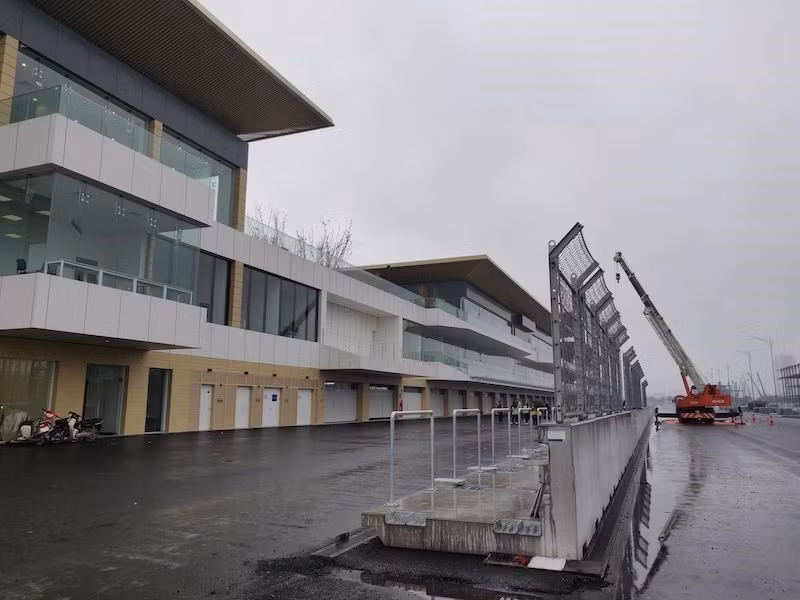 Фотографии здания ямы для гонок были обнародованы перед F1 ảnh 7
