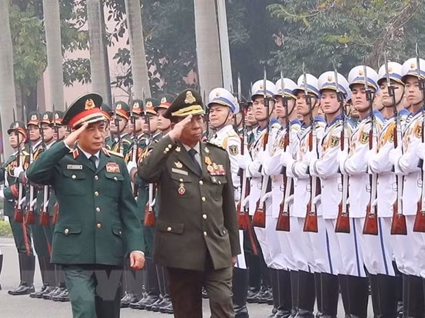 Вице-премьер, министр национальной обороны Камбоджи находится с официальным визитом во Вьетнаме ảnh 1