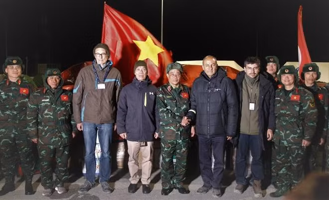 Вьетнамские военные спасатели подарили гумпомощь Турции, получив высокую оценку ảnh 1