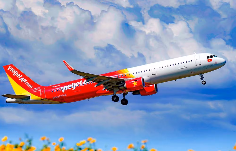 Vietjet восстановила 48 внутренних маршрутов, приветствуя пассажиров на «зеленых» рейсах ảnh 1 Vietjet восстановила 48 внутренних маршрутов, приветствуя пассажиров на «зеленых» рейсах ảnh 1