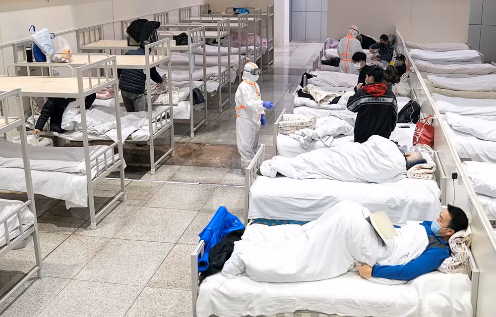 Число погибших от коронавируса превысило число жертв за эпидемию SARS ảnh 1