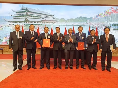 EVN и лаосская Phongsubthavy Group подписали соглашения о закупке электроэнергии ảnh 1 EVN и лаосская Phongsubthavy Group подписали соглашения о закупке электроэнергии ảnh 1