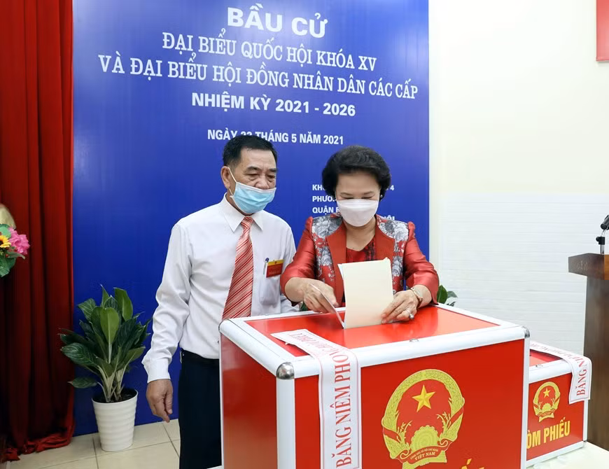 Избиратели по всей стране проголосовали ảnh 5
