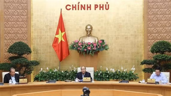 Премьер-министр: Вьетнам перешел в третью фазу борьбы с COVID-19 ảnh 1