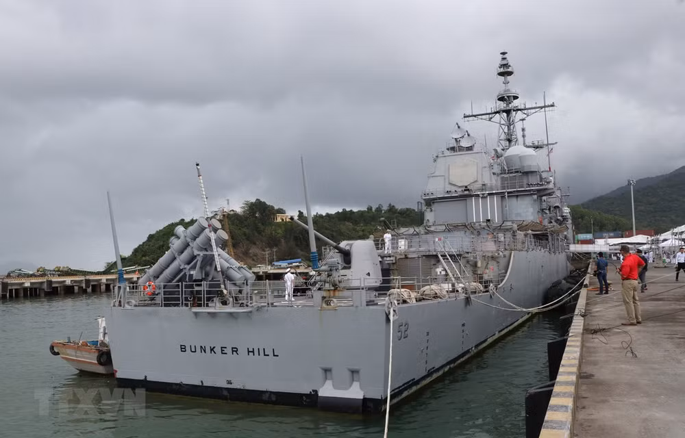 Корабли ВМС США пришвартовались во вьетнамском порту Дананг ảnh 2 Корабли ВМС США пришвартовались во вьетнамском порту Дананг ảnh 2