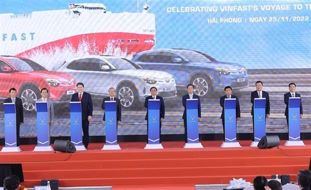 Vinfast экспортирует первую партию из 999 автомобилей Vinfast VF 8 в США ảnh 1