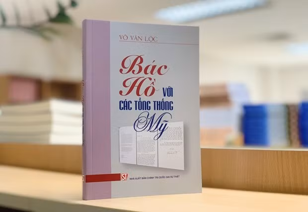 Во Вьетнаме вышла в свет книга «Дядюшка Хо с президентами США» ảnh 1