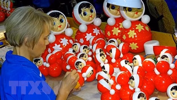Российская компания поставит во Вьетнам партию неваляшек на $1,3 млн ảnh 1 Российская компания поставит во Вьетнам партию неваляшек на $1,3 млн ảnh 1