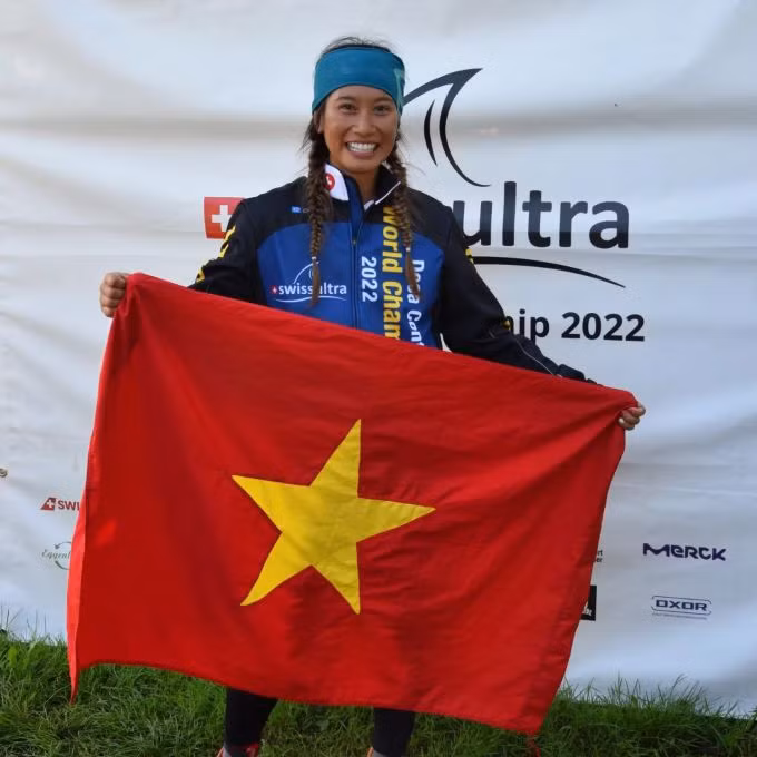 Вьетнамская спортсменка стала чемпионкой мира по самому жесткому триатлону ảnh 2