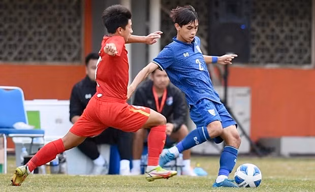 Футбол: Вьетнам вышел в финал молодежного чемпионата AFF U16 ảnh 1