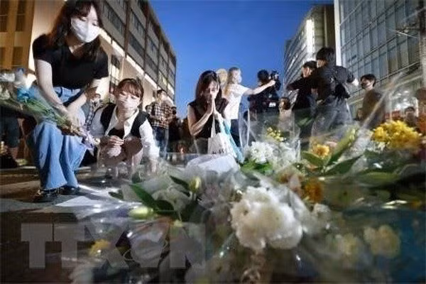 Посольство Японии во Вьетнаме установит книгу соболезнований покойному премьер-министру Синдзо Абэ ảnh 1