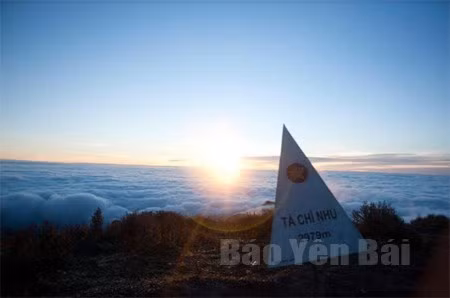 Йенбай запускает туры для покорения двух самых высоких гор Вьетнама ảnh 1