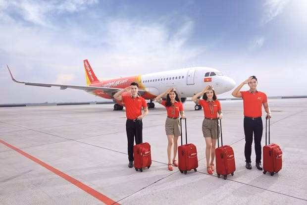 Vietjet предлагает 550 000 рекламных билетов на празднование Дня освобождения столицы ảnh 1