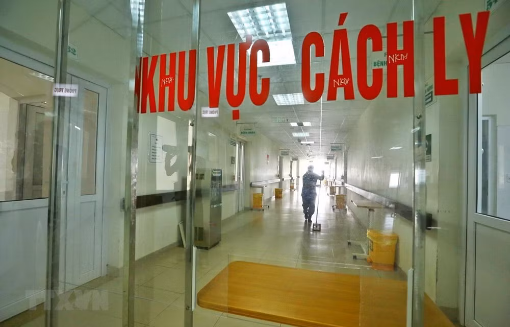 Вьетнам зарегистрировал еще 4 новых импортированных случая COVID-19 ảnh 1