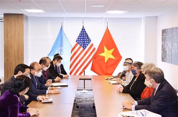 Президент Нгуен Суан Фук принял друзей из США ảnh 2