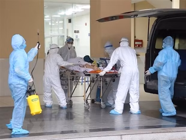 В полдень 5 июля Вьетнам выявил 247 новых случаев COVID-19, 4 случая смерти от COVID-19 среди пожилых пациентов с фоновыми болезнями ảnh 1 В полдень 5 июля Вьетнам выявил 247 новых случаев COVID-19, 4 случая смерти от COVID-19 среди пожилых пациентов с фоновыми болезнями ảnh 1