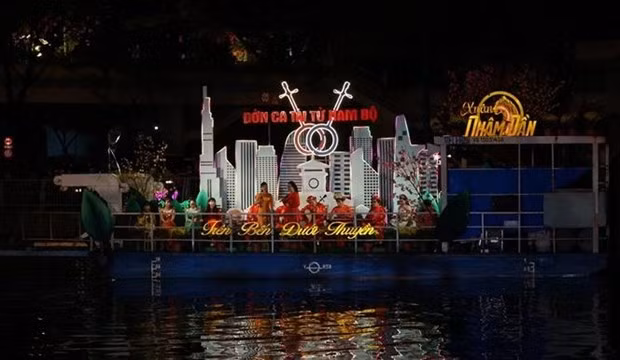 Открылся плавучий цветочный новогодний рынок в Хошимине ảnh 1 Открылся плавучий цветочный новогодний рынок в Хошимине ảnh 1