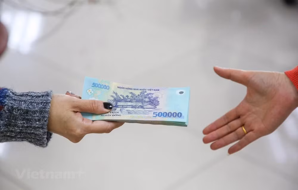 Увеличение базовой зарплаты госработников более чем на 20% с 1 июля: трудящиеся одновременно рады и обеспокоены ảnh 1