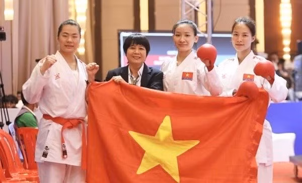Вьетнамские каратисты завершают соревнования на SEA Games 32 с шестью золотыми медалями ảnh 1