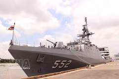 Патрульный корабль дальней морской зоны HTMS Prachuap Khiri Khan Королевских военно-морских сил Таиланда стоит у причала порта Няронг в Хошимине. Фото: ВИА