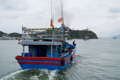 Рыболовные суда провинции Зялай выходят в море на промысел. Фото: ВИА
