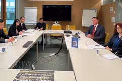 Делегация Министерства общественной безопасности Вьетнама обсуждает вопросы с представителями Консультативного комитета ВОИС. Фото: ВИА