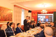 Посол Вьетнама в Чешской Республике Зыонг Хоай Нам выступает на мероприятии. Фото: ВИА