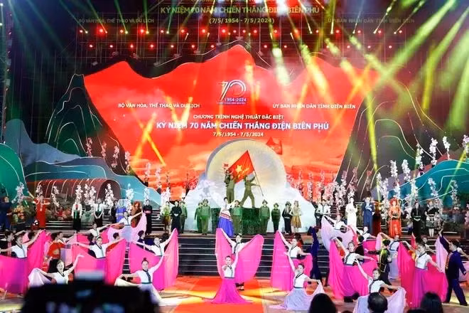 На художественной программе, посвященной празднованию 70-летия Победы в Дьенбьенфу. (Фото: ВИА)