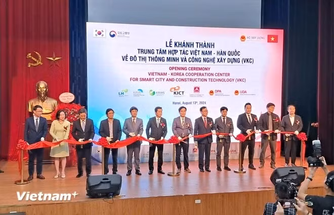 Делегаты принимают участие в церемонии открытия VKC (Фото: VietnamPlus)