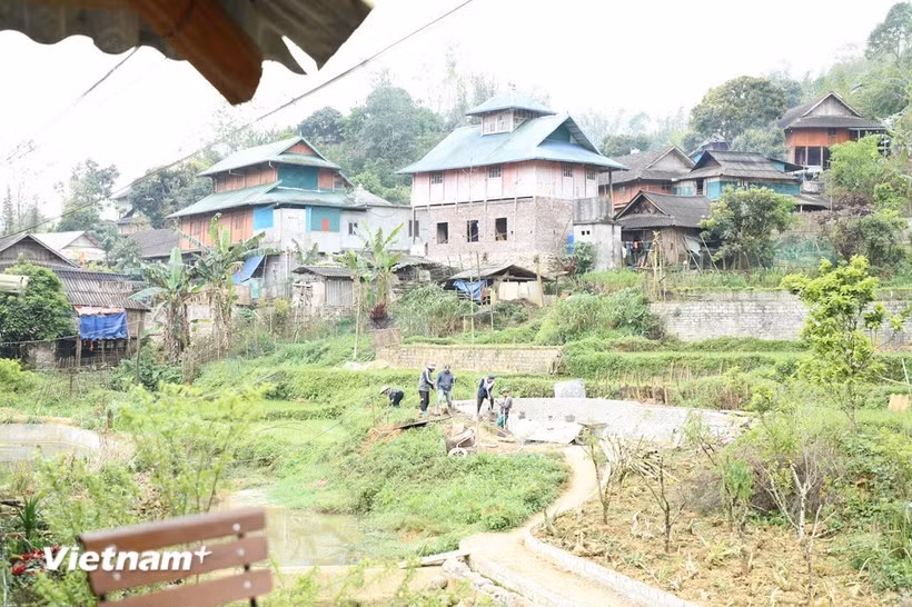 Устремляясь к цели ликвидации временного и ветхого жилья. (Фото: Vietnam+)
