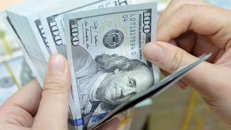 По оценкам, объем денежных переводов во Вьетнам в 2024 году составил около 16 миллиардов долларов США, что соответствует рекордному уровню, зафиксированному в 2023 году. (Фото: ВИА)