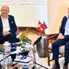 Посол Норвегии Стейн Иверсен (справа) и посол Швейцарии Томас Гасс. Фото: ВИА.