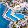 Santo Beach Club располагает впечатляющим видом на море и двумя панорамными бассейнами для гостей. (Фото: Sun Group) 