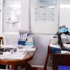 Владелец судна связывается с компетентными органами для прохождения процедур захода в порт в рыболовном порту Вамланг, община Зятхуан, провинция Донгтхап. (Фото: ВИА)
