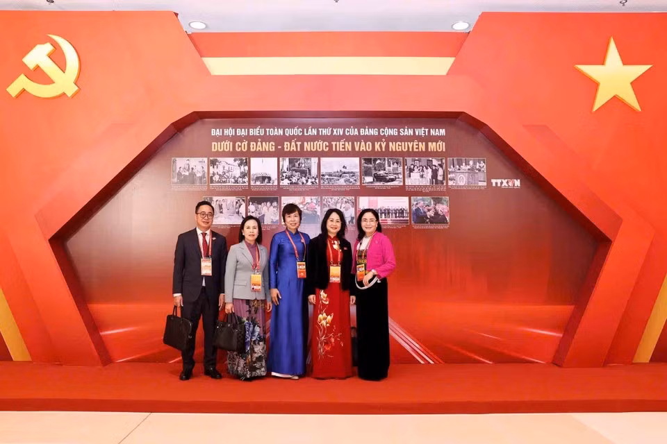 Фотовыставка ВИА освещает новую эпоху страны под руководством Партии | Vietnam+ (VietnamPlus)