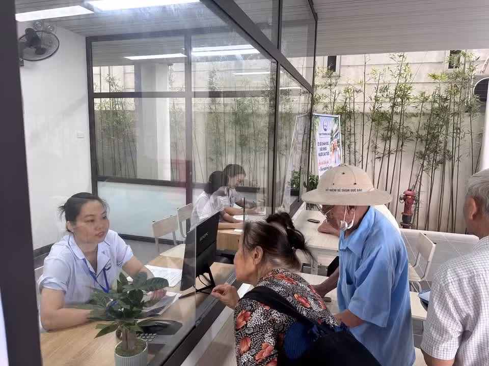 Зона приема посетителей преклонного возраста. (Фото: Тхюи Зянг/Vietnam+)