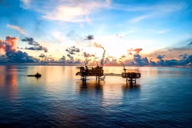 Добыча нефти и газа в Восточном море (Фото: Petrotimes.vn)