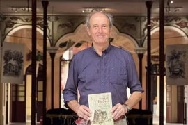 Экономист Мартин Рама — автор книг «Ханой — место для странствий» (премия имени Буй Суан Фая, 2014 г.) и «Из любви к Ханою» (2023 г.), посвящённой сохранению культурного наследия и устойчивому городскому развитию