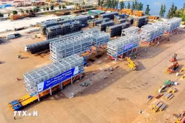Груз объемом 1200 тонн модулей был экспортирован в Сингапур компанией Doosan Enerbility Vietnam Heavy Industry Co., Ltd., провинции Куангнгай (Фото: ВИА)