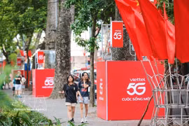 Базовые станции 5G «сияли красным» вокруг района озера Хоанкьем во время празднования 2 сентября (Фото: ВИА)