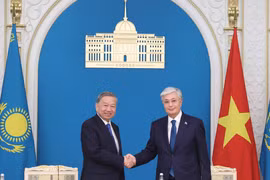 Генеральный секретарь То Лам и президент Касым-Жомарт Токаев приняли Совместное заявление о создании стратегического партнерства между Вьетнамом и Казахстаном (Фото: ВИА)