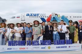 17 марта 2025 года рейс ZF2577, выполняемый компанией Azur Air LLC, вылетел из международного аэропорта Иркутска, Россия, и приземлился в международном аэропорту Камрань в провинции Кханьхоа с 231 российским туристом на борту. (Фото: ВИА)