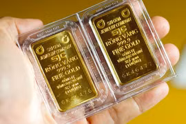 Торговля золотом на сумму от 20 миллионов донгов в день и более должна быть оплачена через банковский счет (Фото: baochinhphu.vn)