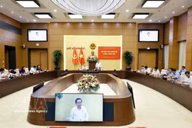 Член Политбюро ЦК КПВ, секретарь Парткома НС, председатель НС Чан Тхань Ман выступает на конференции (Фото: ВИА)