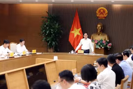 Заместитель Премьер-министра Буи Тхань Шон, руководитель Руководящего комитета по подготовке Церемонии подписания Конвенции ООН против киберпреступности, председательствует на заседании (Фото: ВИА)