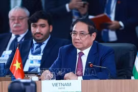 Премьер-министр Фам Минь Тьинь выступает с речью на высоком уровне в рамках дискуссии «Укрепление многосторонности, экономические и финансовые вопросы и искусственный интеллект» на расширенном саммите БРИКС 2025 года (Фото: ВИА)