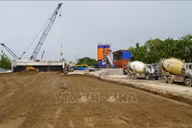 Строительство скоростной автомагистрали Каолань — Анхыу, участок 1 через коммуну Ньими, район Каолань, провинция Донгтхап (Фото: ВИА)